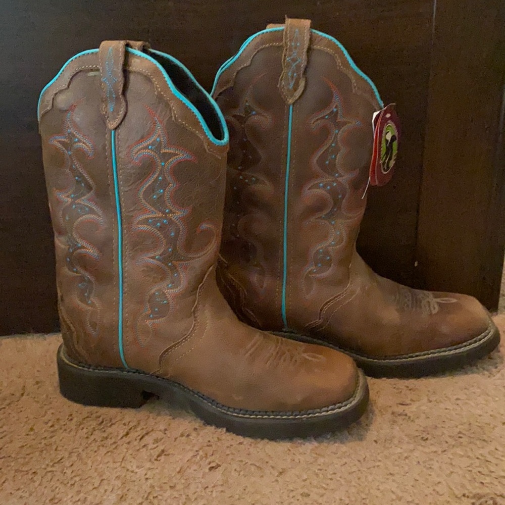 Justin Gypsy boots NWT Size 9